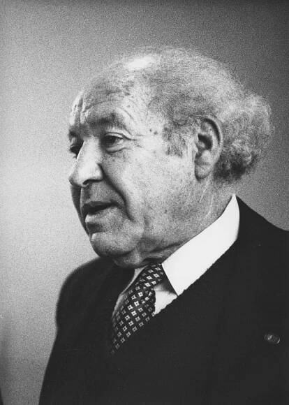 Solomon Perel, Jew Who Posed as a Hitler Youth to Survive, Dies at 97