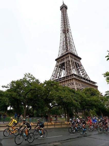 Od pusy k polibku. 50 nejhezčích fotografií z Tour de France