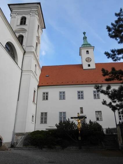 Kostel Narození Panny Marie a klášter - Vranov u Brna
