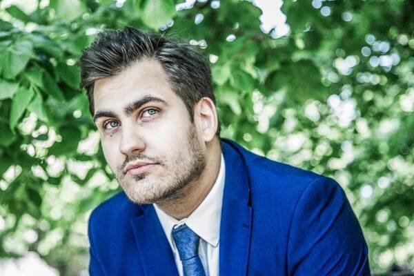 Spisovatel Martin Kanaloš ve svém knižním debutu vykresluje přátelství dvou chlapců z periferie. Foto: Lukáš Houdek