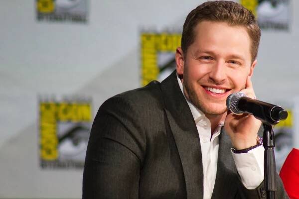 Soubor:Josh Dallas (14939395766).jpg