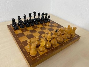 Šachy dřevěné - undefined