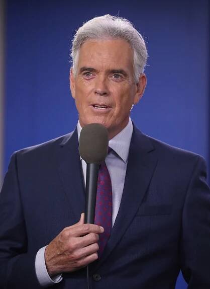 John Roberts reporting from the briefing room at the White House on August 2, 2018, in Washington, D.C. | Source: Getty Images