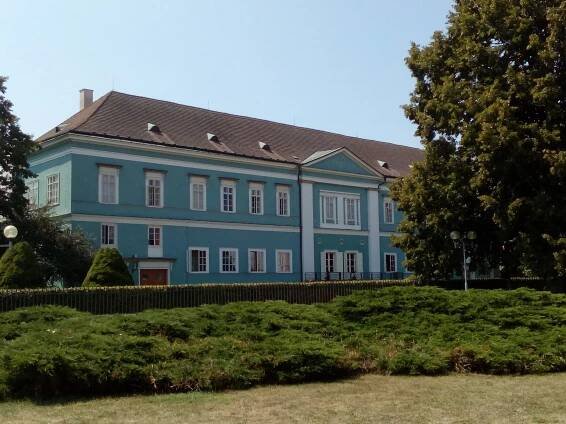 Malebné Dačice – empírový zámek a první kostka cukru na světě | PrimaVylety.cz