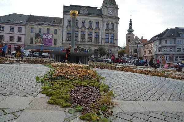 Masarykovo náměstí zkrášlí přírodní koberec. Land art oslaví 120 let Michalova