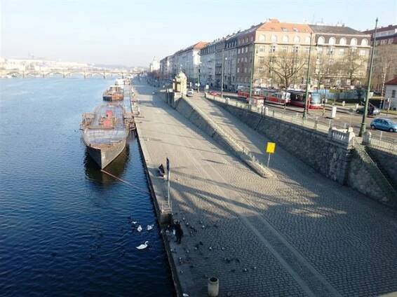 Rašínovo nábřeží do apríla bez tramvají. Trasu změní osm linek. Jednadvacítka nepojede vůbec