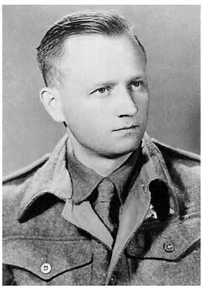 Soubor:Karel Niemczyk 1914 2004 Before 1945.gif