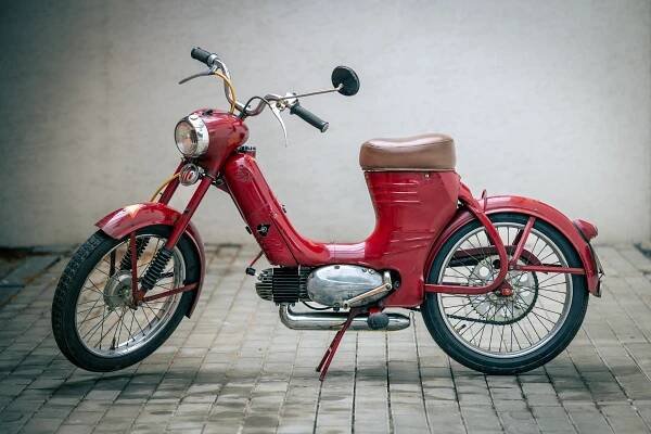 Podzimní Retro Garáž bude nejdražší v historii! Do dražby míří půllitry Jawa či Praga a Tatra T700!