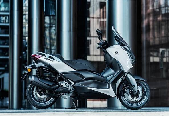 Yamaha XMAX 300 Tech MAX+ 2025 Ceramic Grey (9)