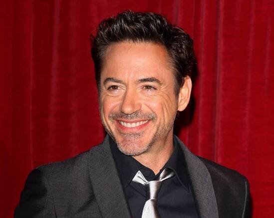 Robert Downey jr. stejně jako Anna Faris byl závislý na masturbaci. Doslova řekl, že malého Roba nemohl nechat v klidu.