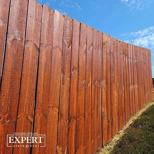 A wooden fence with the word expert on it
