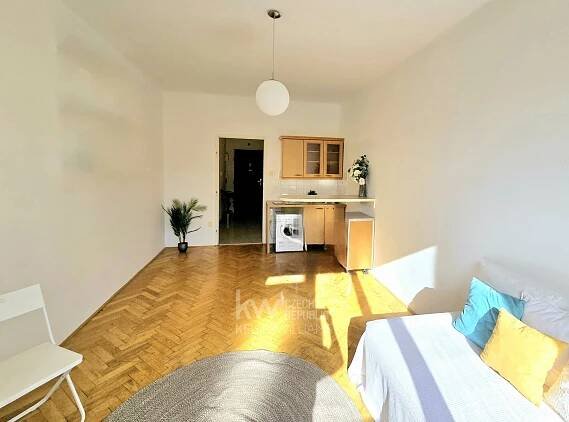 Pronájem bytu 1+kk, 28 m2 - Praha - Vinohrady - Keller Williams