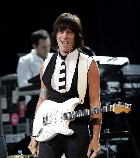 Zemřel legendární kytarista Jeff Beck (†78): Podlehl bakteriální infekci