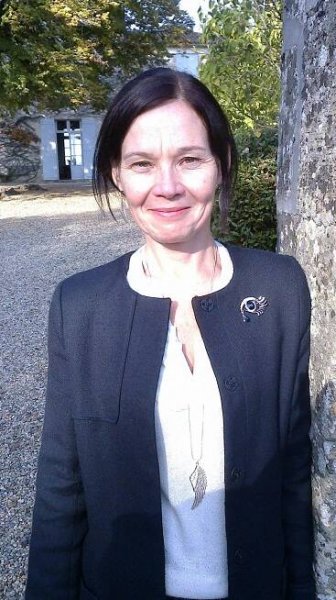 Pavla Doležalová (1964), překladatelka, na Ústavu románských jazyků a literatur Filozofické fakulty MU vyučuje interpretaci a překlad literárního textu, odborný překlad a další translatologické obory, kterým se věnuje i teo­reticky. Členství v Mezinárodní společnosti Françoise Mauriaca zahájila představením Jana Čepa.