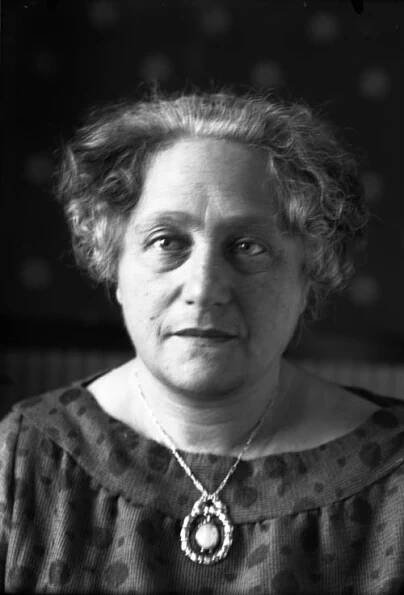 Soubor:Bundesarchiv Bild 102-00486A, Elsa Einstein.jpg – Wikipedie