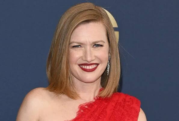 Mireille Enos Straight Man AMC