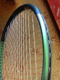 Prodám tenisovou raketu Wilson Blade V8 - Vybavení na tenis, squash, badminton