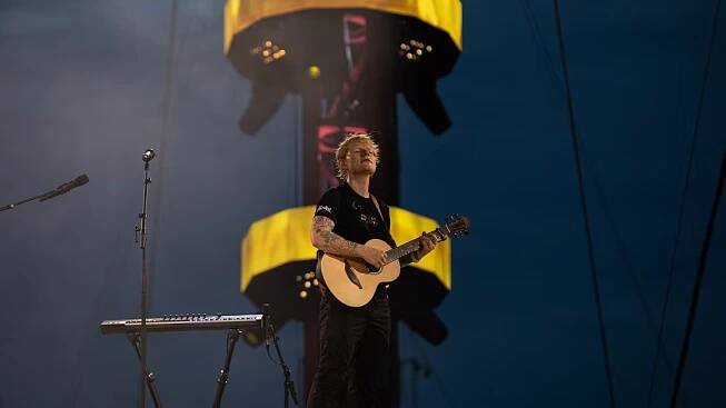 Ed Sheeran při koncertě v Hradci Králové