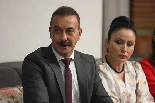 Kendi Düşen Ağlamaz - Aynı çatı altında - Z filmu - Hakan Yilmaz, Yonca Cevher