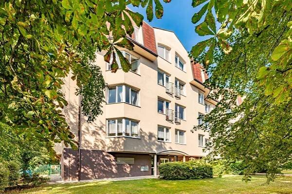 Pronájem bytu 4kk(163m2), parkovací místo, Praha Vinohrady -Laubova - FARAON reality