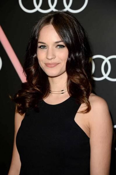 Alexis Knapp - John Robert Powers Talent Agency Alumni
