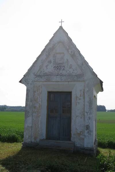 Soubor:Chapel near Budkov and Štěpkov, Třebíč District.JPG – Wikipedie