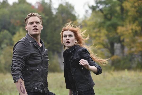 Lovci stínů: Nástroje smrti - Malec - Z filmu - Dominic Sherwood, Katherine McNamara
