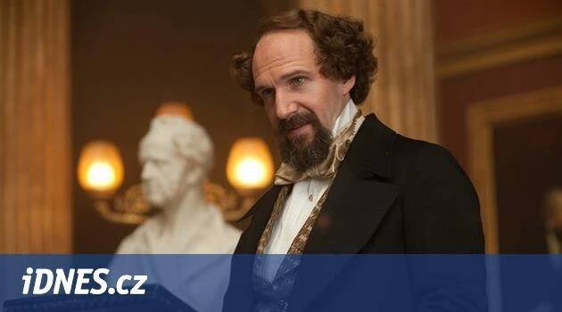 Ralph Fiennes hraje Dickense ve vlastním filmu. Režii ho učil i Spielberg - iDNES.cz