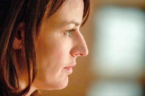 Tara a její svět - Betrayal - Z filmu - Rosemarie DeWitt