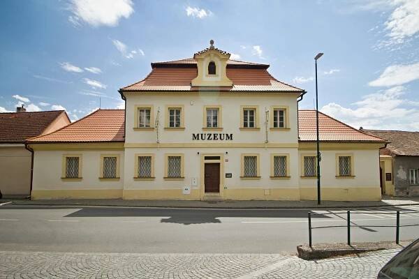 Soubor:Lysá nad Labem muzeum B. Hrozného.jpg – Wikipedie