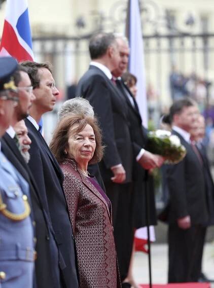 Klause čekají další roky bez Livie. A domů nepoletí ani ambasadorka ze Sýrie