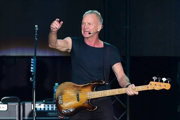 Sting zahrál v Praze písně The Police, závěr věnoval Ukrajincům a ženám v Íránu
