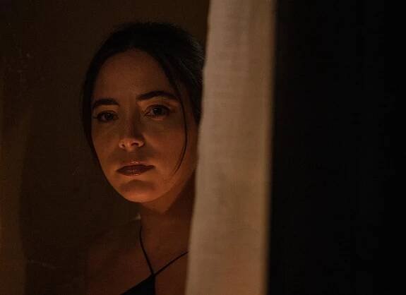 Všímavá chůva - Out Like a Light - Z filmu - Mariel Molino