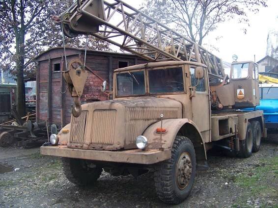 Soubor:Výtopna Zlíchov, autojeřáb Tatra.jpg