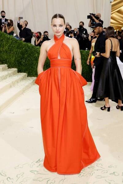 Kristine Froseth at the 2021 Met Gala wearing Tory Burch.