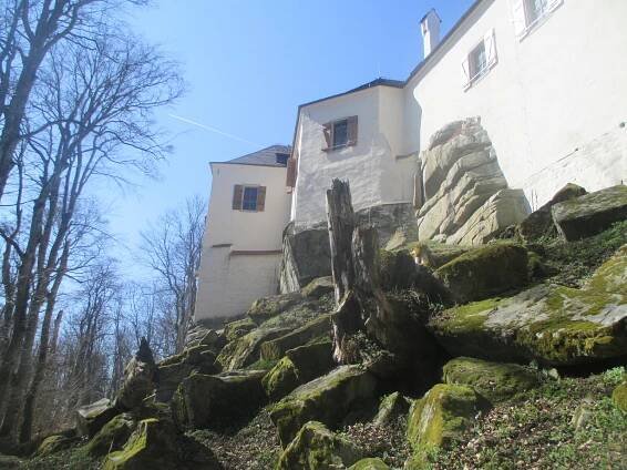Hrad Roštejn je zavřený, za zábavou musí návštěvníci do podhradí