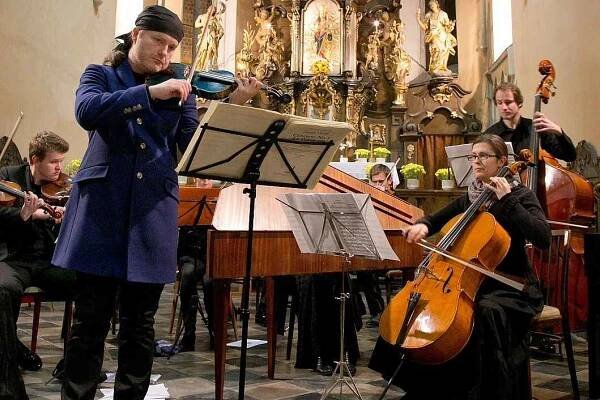 Adventní koncert Pavla Šporcla a žáků ZUŠ Horažďovice a orchestru Pellant Collegium v Horažďovicích 14. 12. 2013