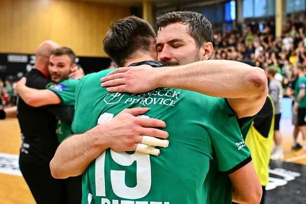 Strhující drama v Karviné. Házenkářský titul vybojoval v dunivém kotli Baník