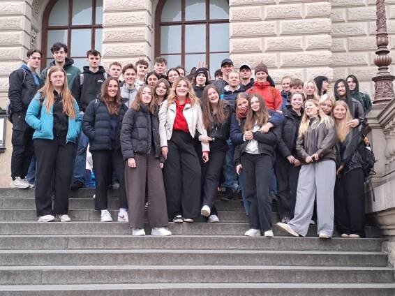 Třetí ročník gymnázia navštívil Národní muzeum | Všeobecné a sportovní gymnázium, Vimperk, Pivovarská 69