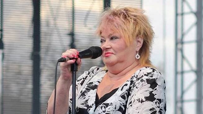 Zpěvačka Věra Špinarová zemřela ve věku 65 let. Zkolabovala v divadle a její srdce už nechtělo bít – eXtra.cz