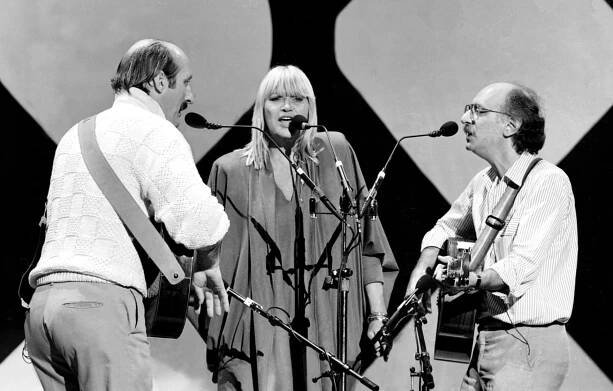 Peter, Paul and Mary zpívají Dylana
