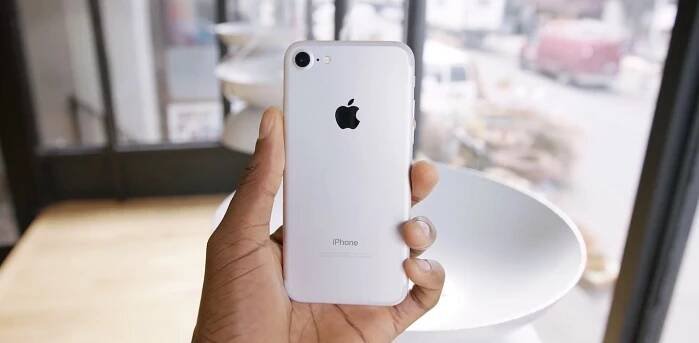 Novoroční výprodej: iPhone 7 jen za 9 990 korun a další zajímavé slevy