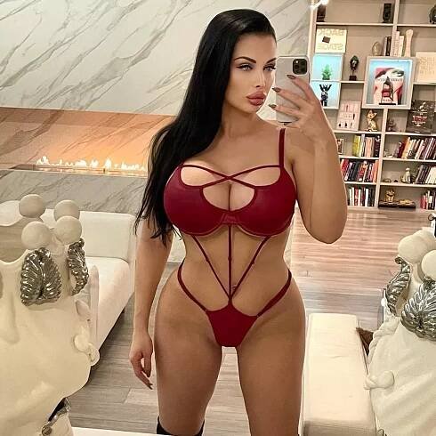 Top 30 hottest black haired babes 2025 | BABESDIRECTORY