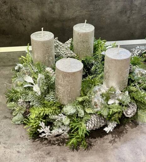 adventní věnec Stříbrný
