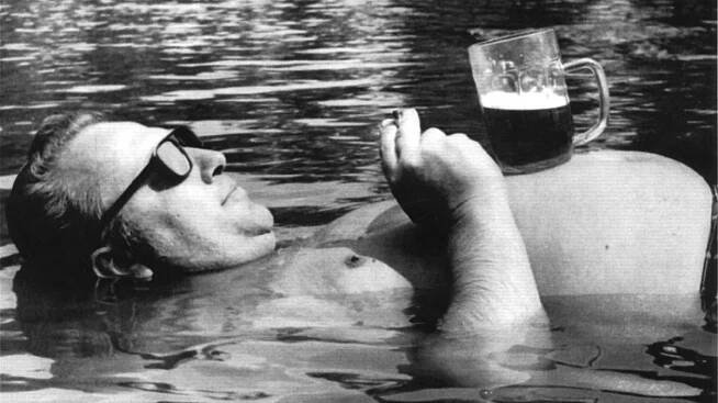 Výstava: Fotografie lidiček z ulice, člověčenství a humoru Františka Dostála
