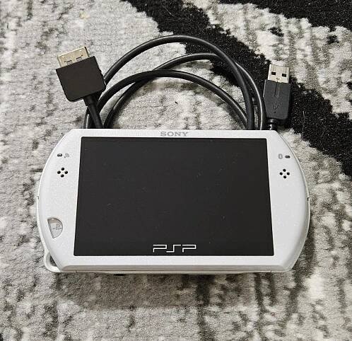 Sony PSP Go (PSP-N1004), bílá, 16GB