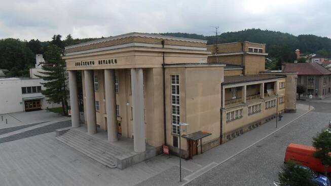 Komentované prohlídky Jiráskova divadla v Hronově