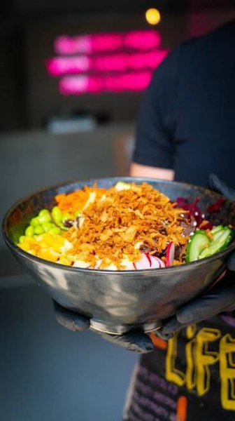 Bistro Poke Bowl ve Znojmě. Snídaně, brunch a Poke.