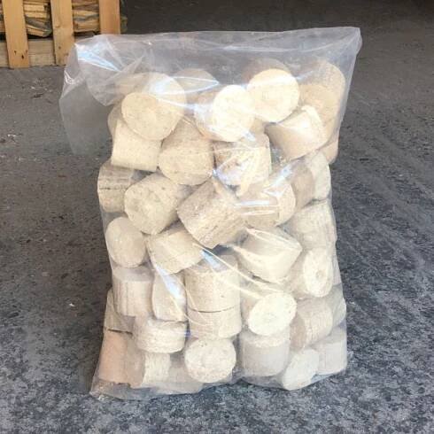 Brikety bez chemie – čisté lisované piliny