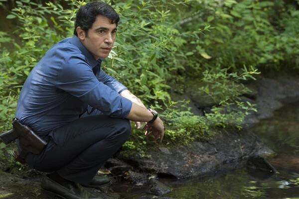 Ostré předměty - Špína - Z filmu - Chris Messina